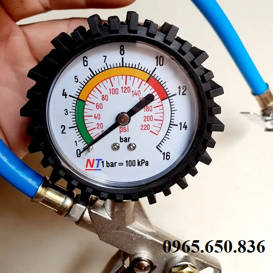 Đồng hồ đo áp suất lốp xe