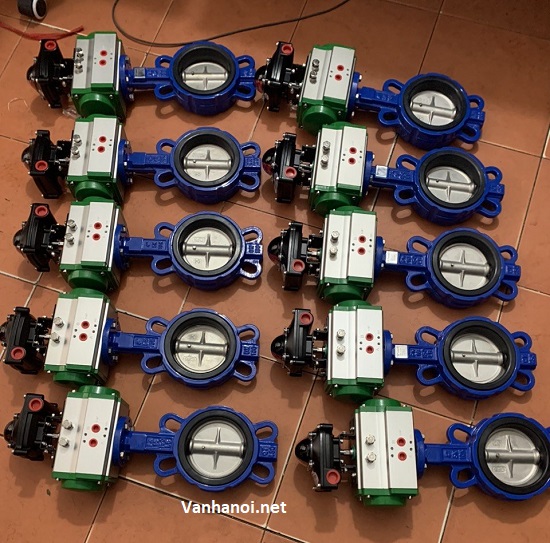 van bướm thân gang kèm công tắc giám sát hành trình