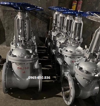 Van cổng thép mặt bích tay quay