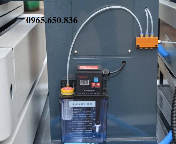 Lắp đặt b&igrave;nh bơm dầu tự động.
